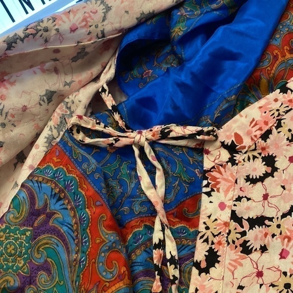 VAN Heusen Wrap Around Top. Fun field full of flowers 🌸 print. Size XL - Picture 7 of 10